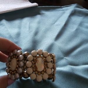 Stretchy beaded bracelet